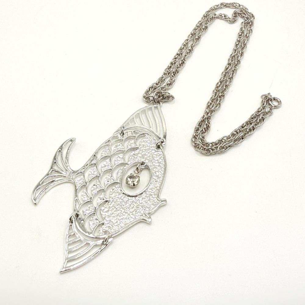 Vintage MCM Big Silver Tone Fish Pendant Necklace w/ Dangling Rhinestone Eye 24"